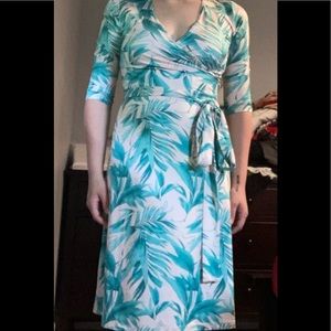 3/4 sleeve green and white leaf design dress